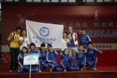 2013年3月27—28日，我校40名学生参加“深圳市首届百校千名中小学生跳绳比赛”，顺利获得所有7个项目的第一名，团体总分也是第一名的好成绩。-(2)